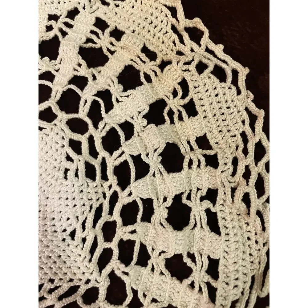 (Lot of 8) VTG Crochet Table Runners & Doilies Various Sizes And Color White Red